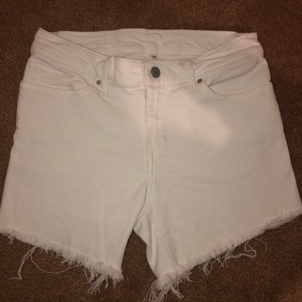 White Cutoff Levi’s Shorts